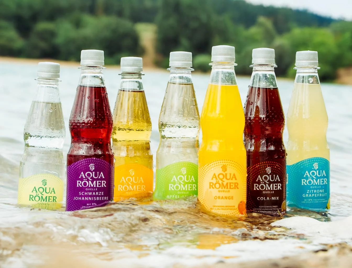 Sieben Sorten Aqua Römer Erfrischungsgetränke am See.